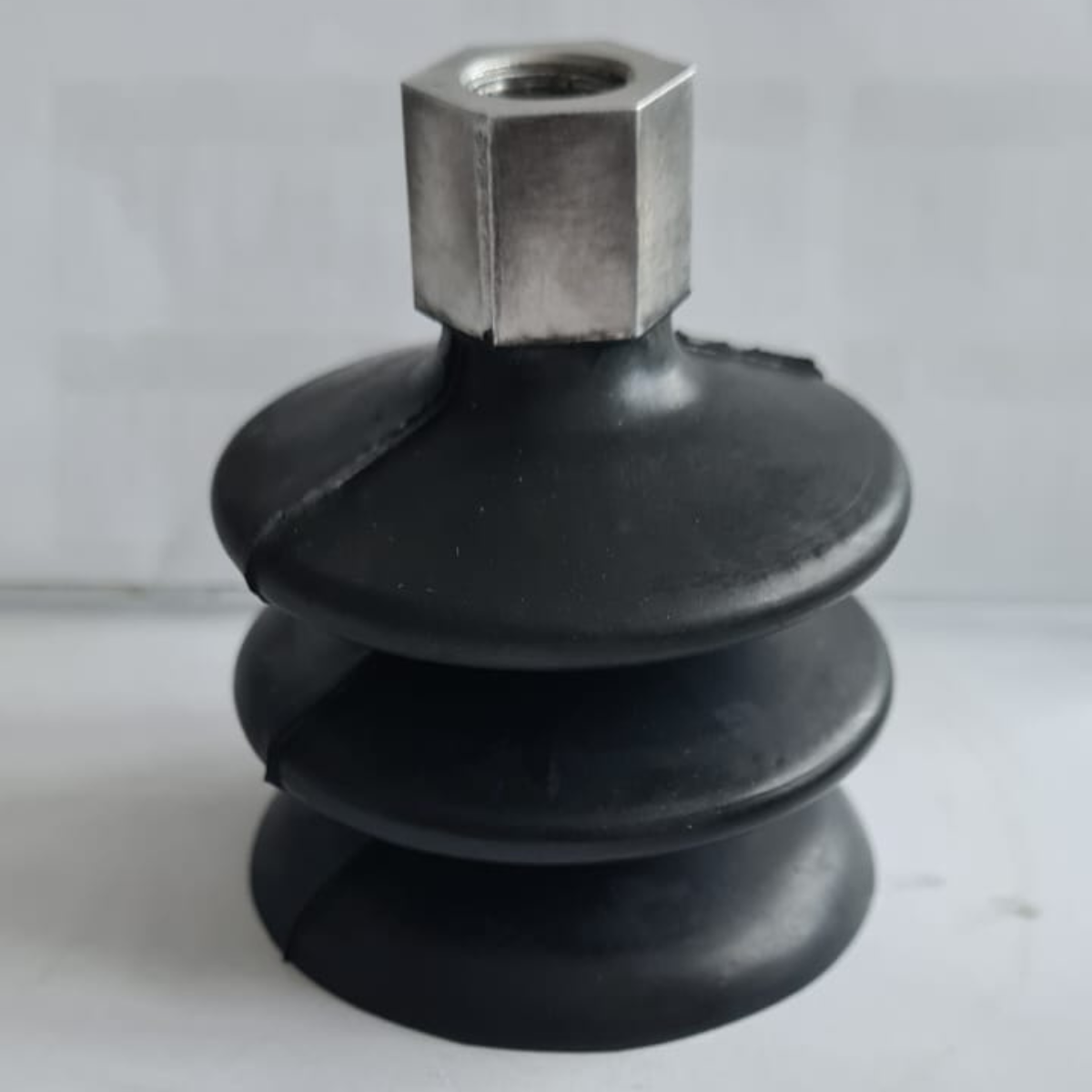 Ventosa a soffietto in gomma vulcanizzata con supporto di alluminio femmina 1/4" per vuoto e automazione industriale ecc.