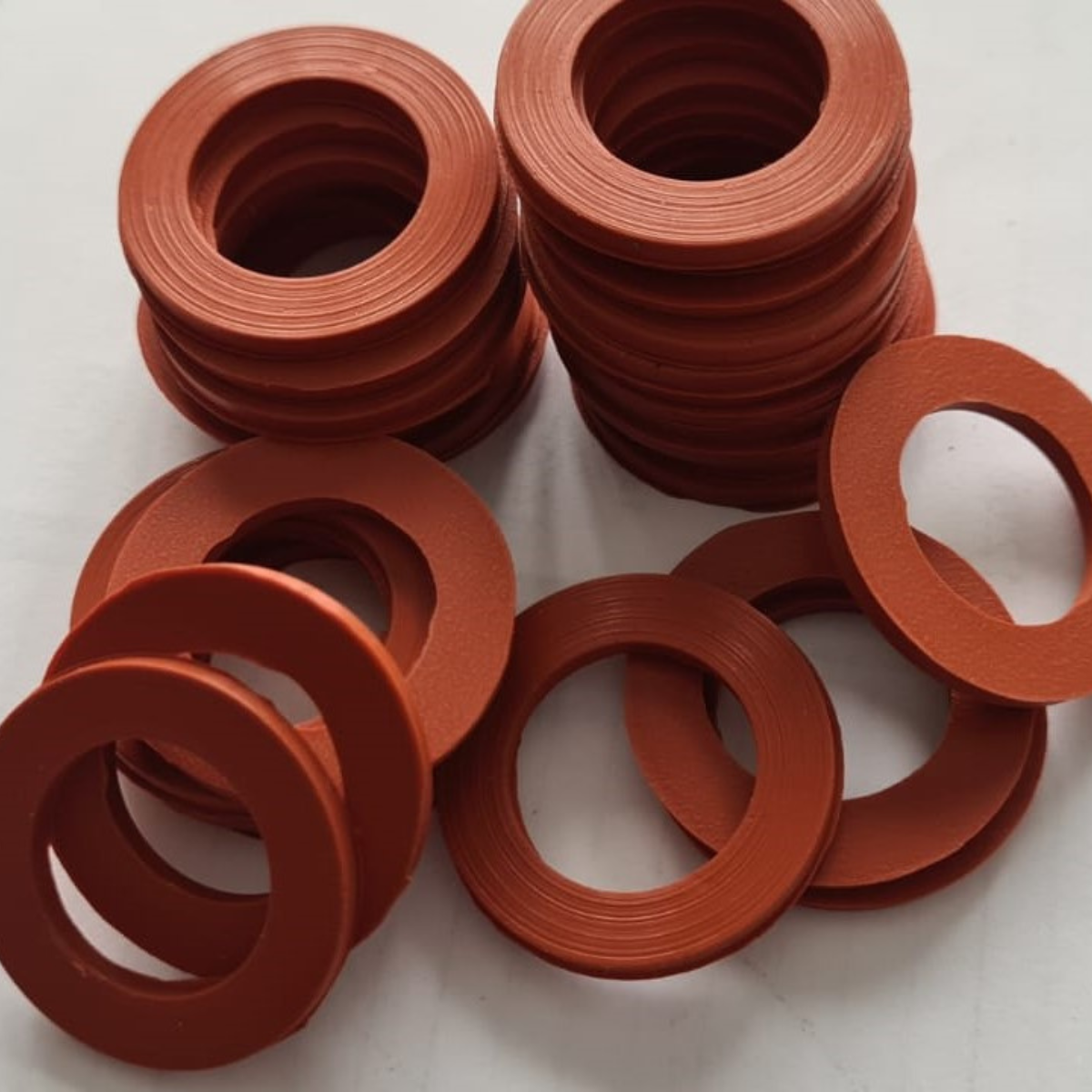 n. 30 Guarnizioni in silicone per collettori acqua dim. 27x17x2mm