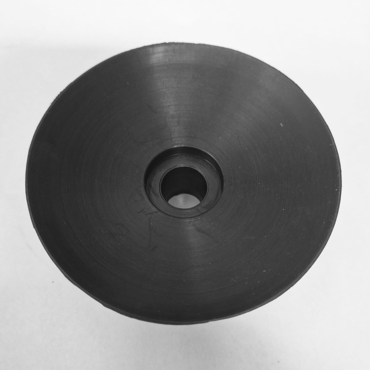 Ventosa Nera in Gomma o Silicone D90mm, H40mm e foro interno 13mm per movimentazione di merci, legno, prodotti artigianali, vetro, imballaggi ecc.